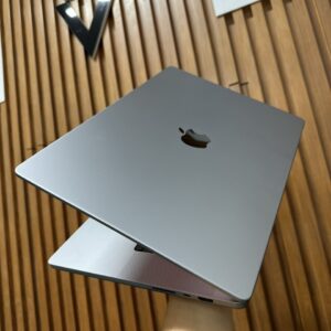 Macbook Pro 16in M1 MAX, 64G, 1TB, 16in retina XDR
