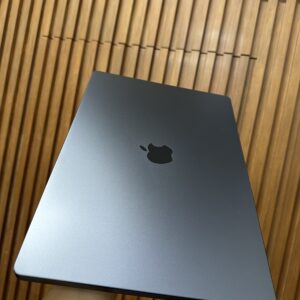 Macbook Pro 16in M2 MAX, 64G, 1TB, 16.2in retina XDR