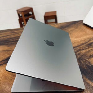 Macbook Pro 16in M1 MAX, 64G, 2TB, 16in retina XDR, MDM