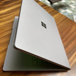 Surface book 1, core i7, 6600u, 8G, 256G, Nvida Gpu 1G, no touch